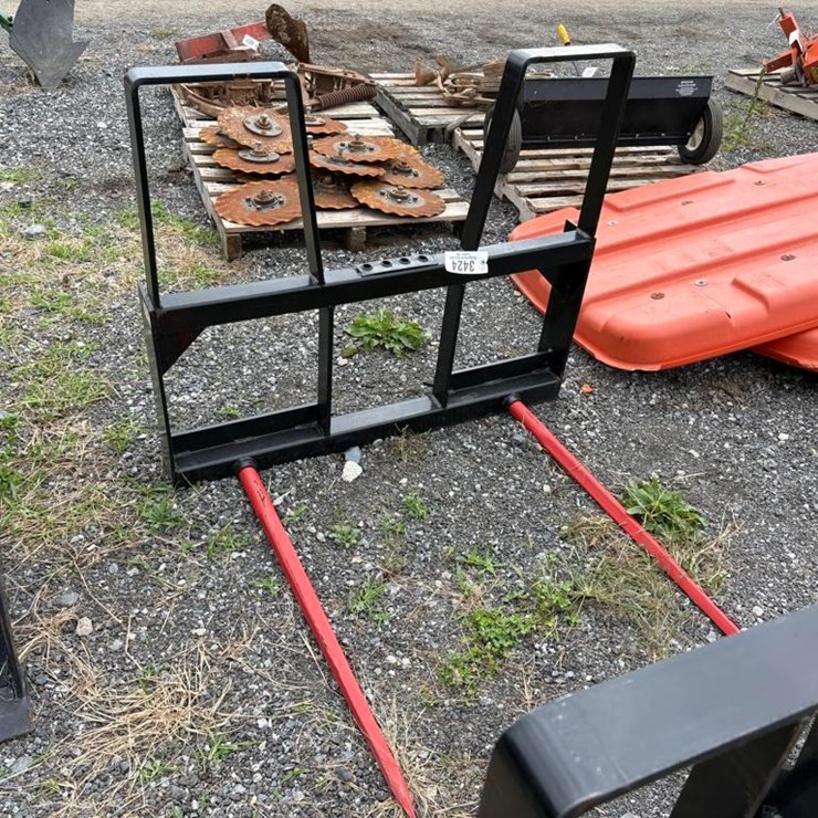 Kivel Dual Prong Bale Spear w/Backframe