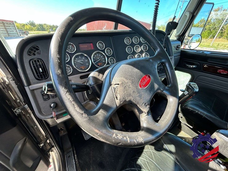 2018-peterbilt-389-image-80