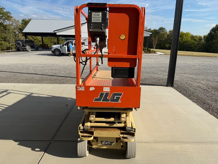 2001-jlg-2032e2-image-9