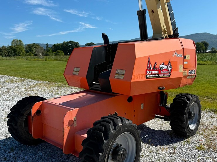 2020-jlg-600s-image-8