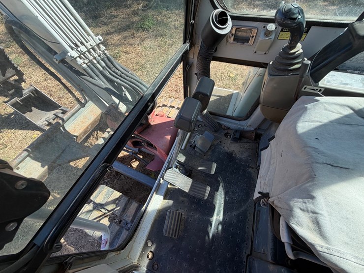 2007-takeuchi-tb135-image-19