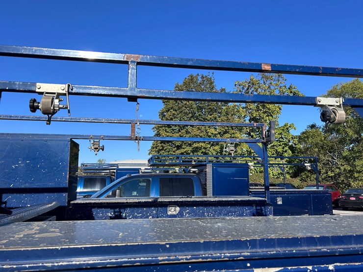 2017-gmc-3500-image-24