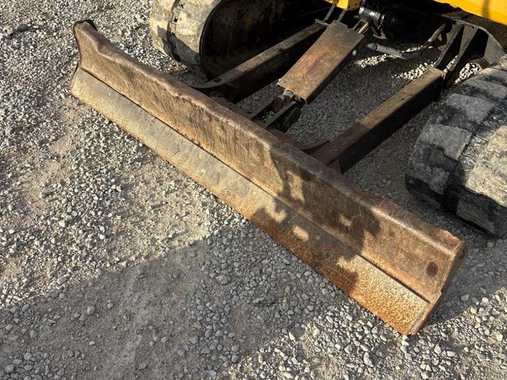 2014-caterpillar-305-image-10