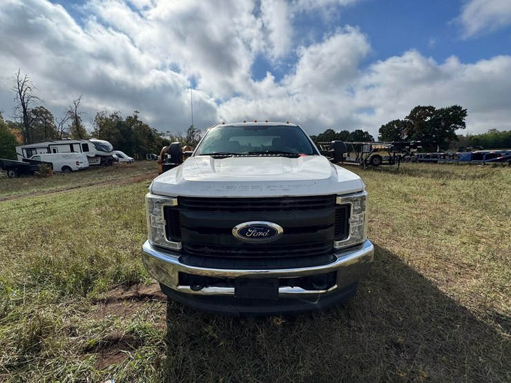 2019-ford-f350-xl-image-8