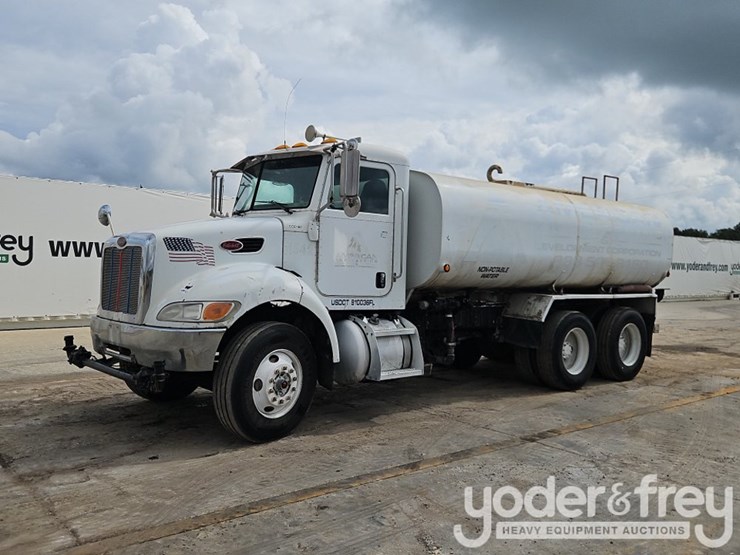 2005-peterbilt-335-image-1