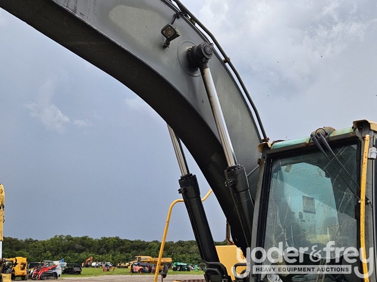 2013-volvo-ec220dl-image-18