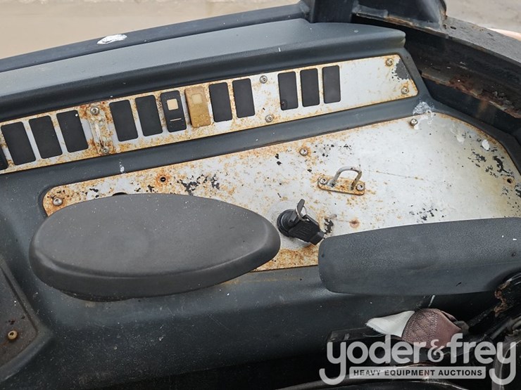 2012-jcb-406b-image-23