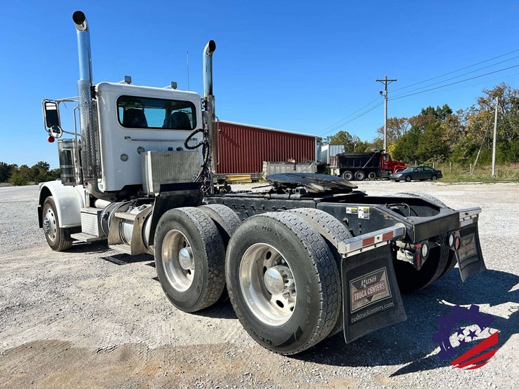 2018-peterbilt-389-image-5