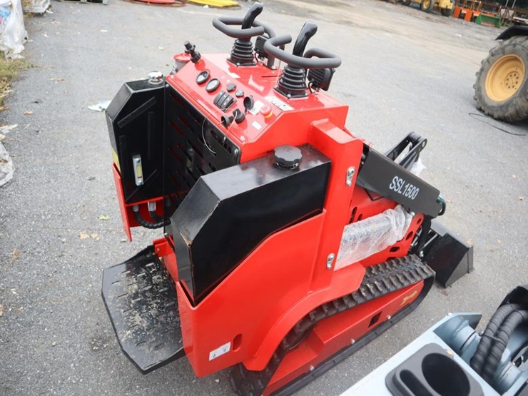 ssl-1500-mini-skidsteer-image-7