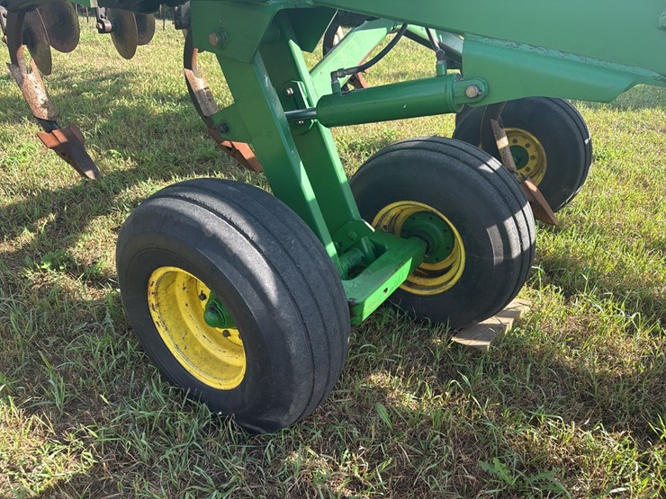 john-deere-2700-image-10