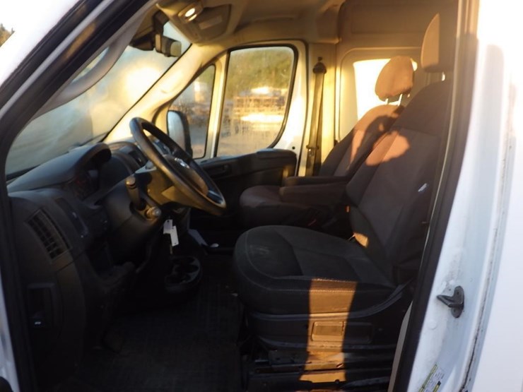 2021-dodge-3500-image-22