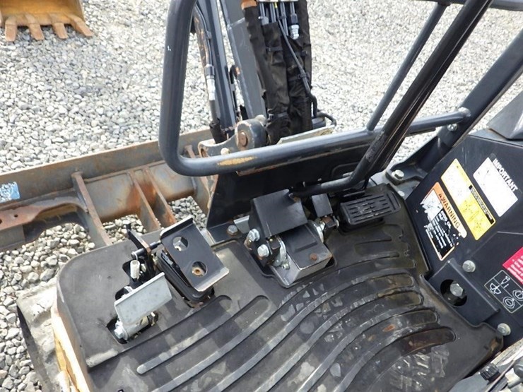 2017-deere-17g-image-29