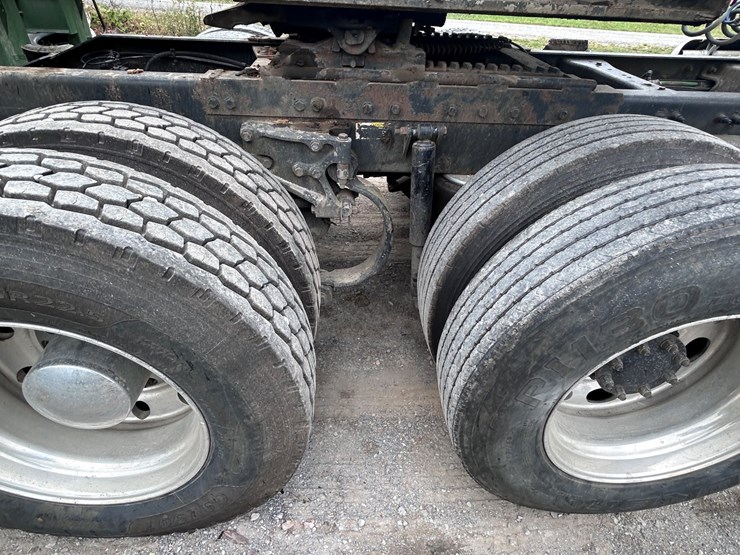 2006-peterbilt-386-image-7