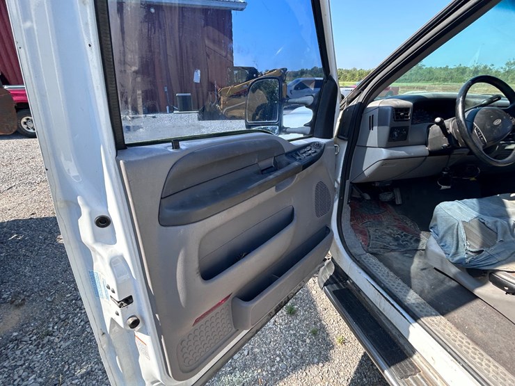 2001-ford-f350-xlt-image-24