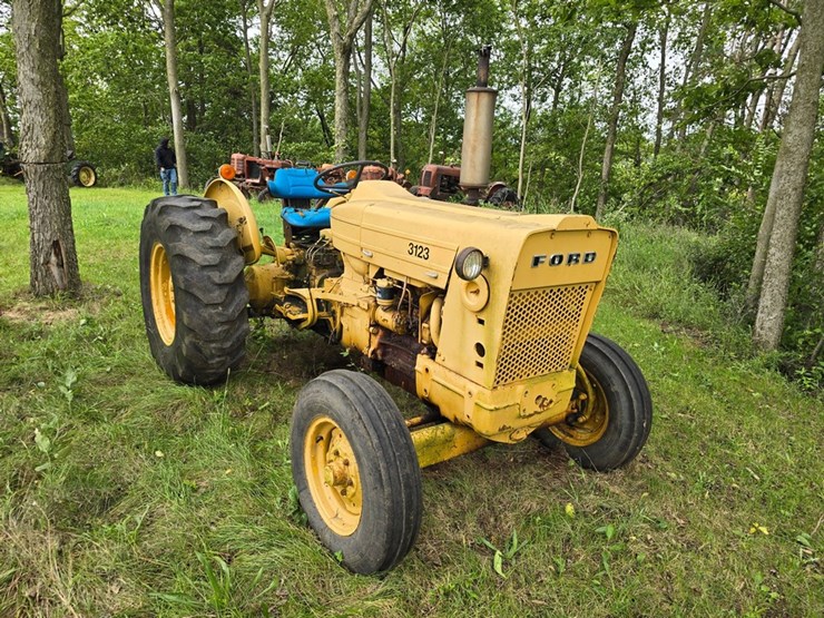 ford-tractor-image-8