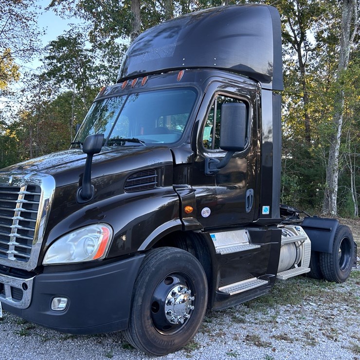 2016 FREIGHTLINER CASCADIA 113