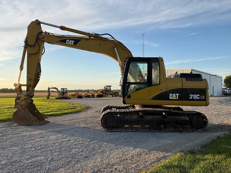 2004-caterpillar-318cl-image-1