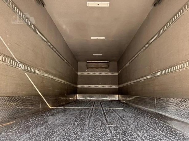 2020-freightliner-m2-106-image-8