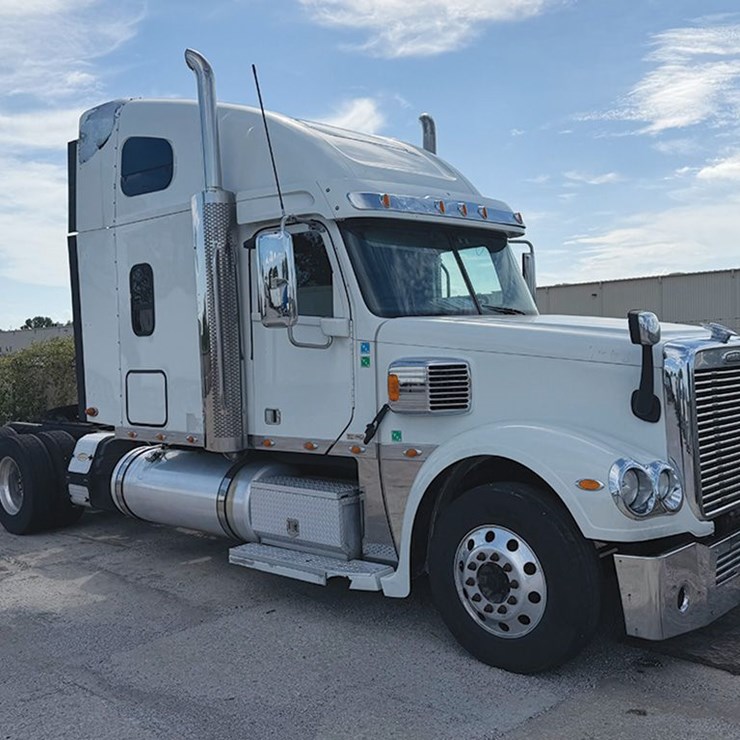 2015 FREIGHTLINER Coronado