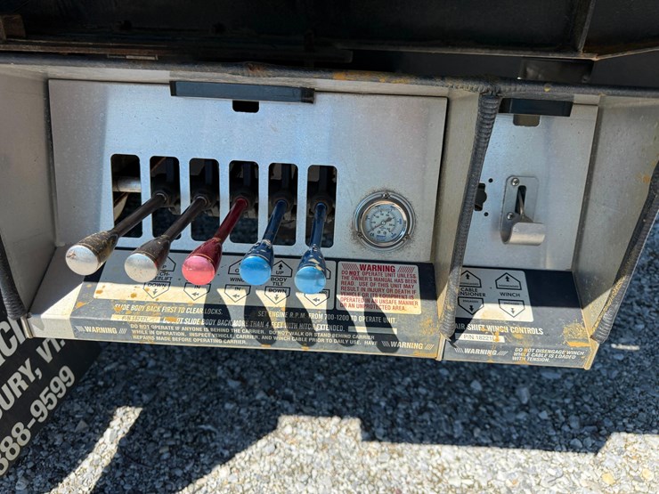 2018-freightliner-122sd-image-11