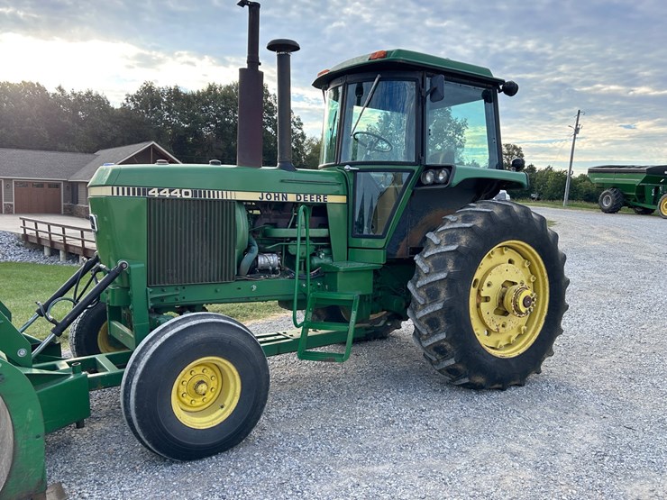 john-deere-4440-image-1