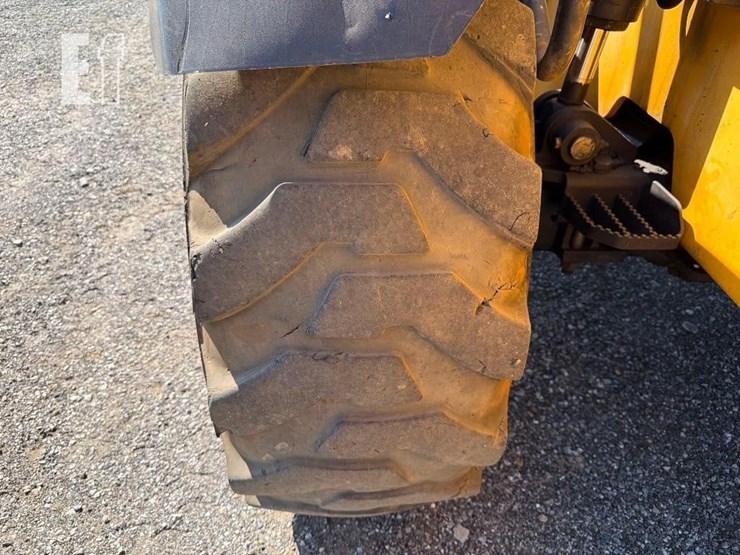 2017-jcb-512-56-image-30
