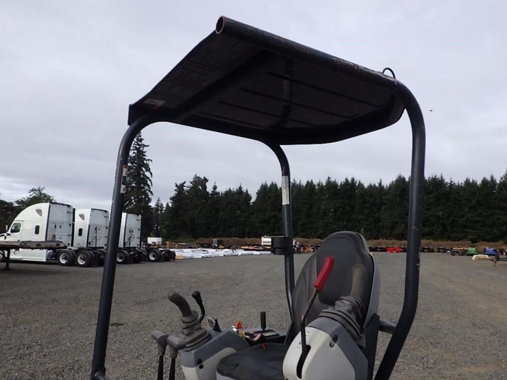 2017-deere-17g-image-13