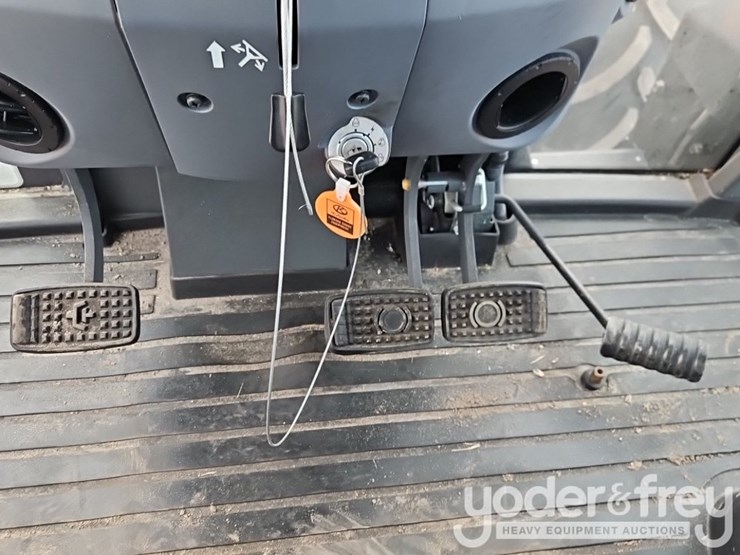2019-kubota-m6-141-image-27