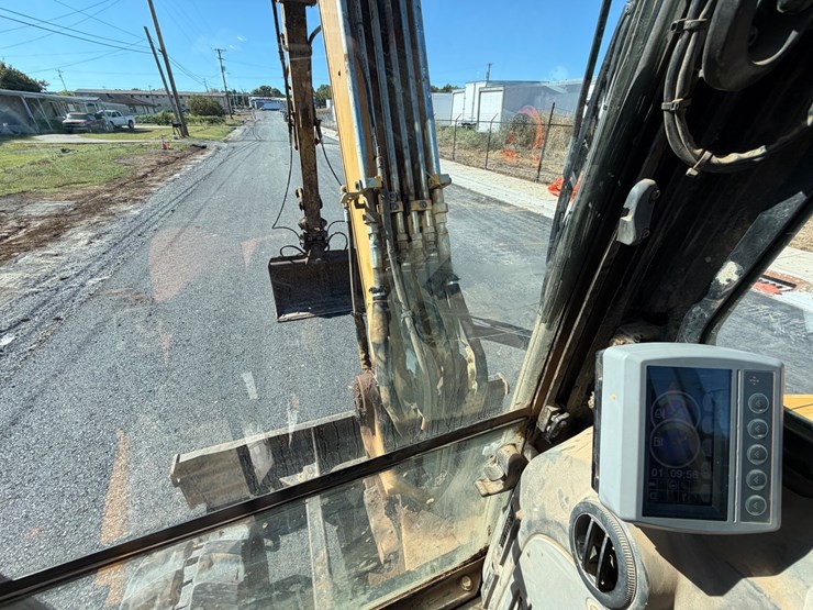 2018-caterpillar-305.5e2-image-27