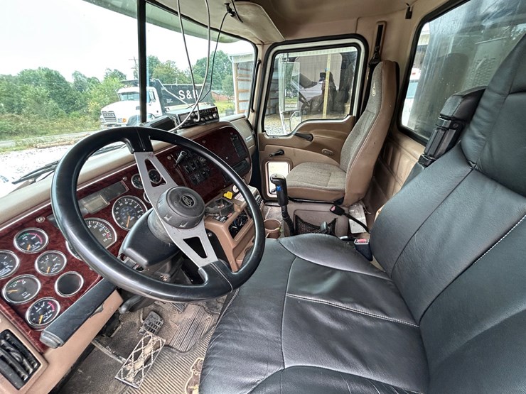 #34-•-2007-mack-granite-tri-axle-dump-truck-image-14
