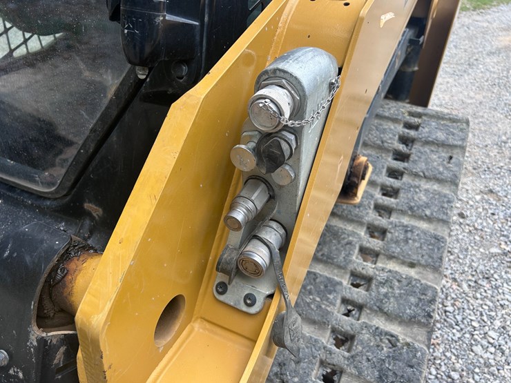 2025-caterpillar-255-image-17