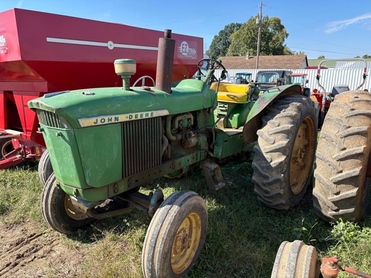 john-deere-3010-image-2