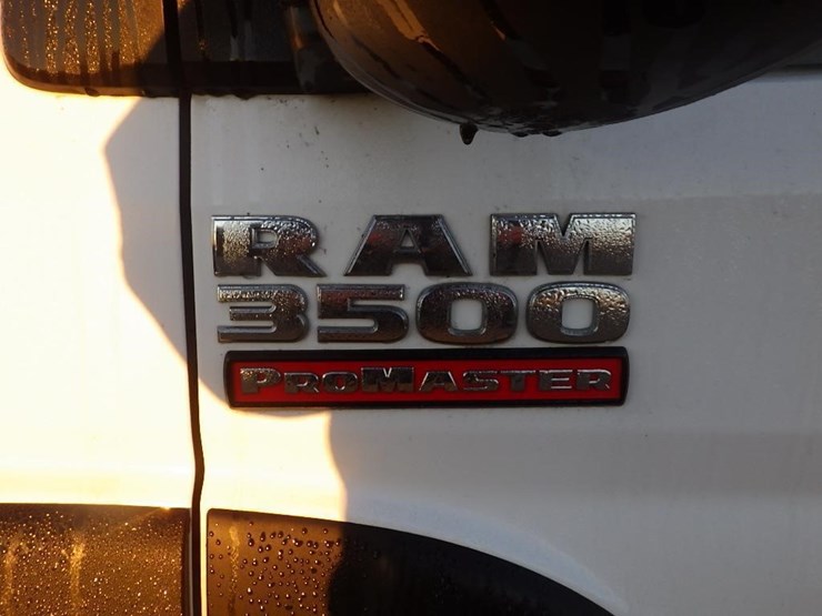 2021-dodge-3500-image-12
