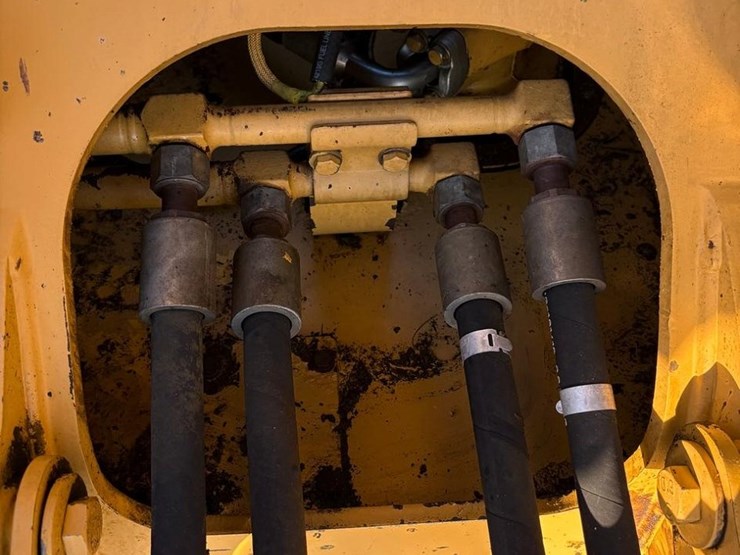 2004-caterpillar-318cl-image-28