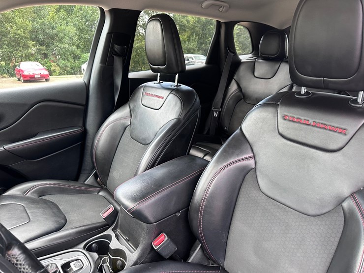 2019-jeep-cherokee-image-17