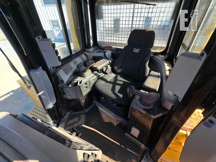 2016-caterpillar-d6t-xl-image-13