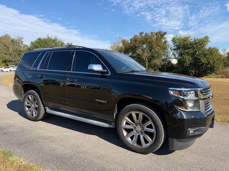 2015-chevrolet-tahoe-ltz-image-3