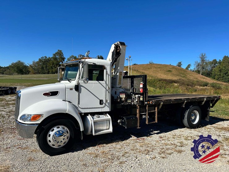 2007-peterbilt-335-image-1