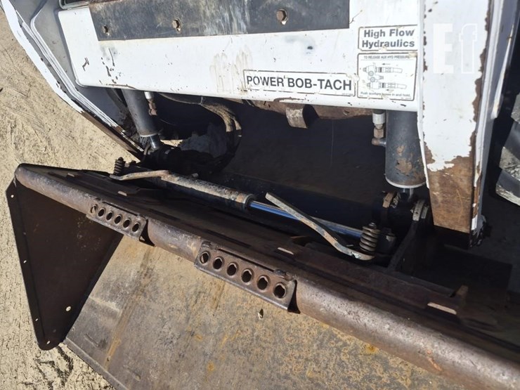 2010-bobcat-s205-image-12