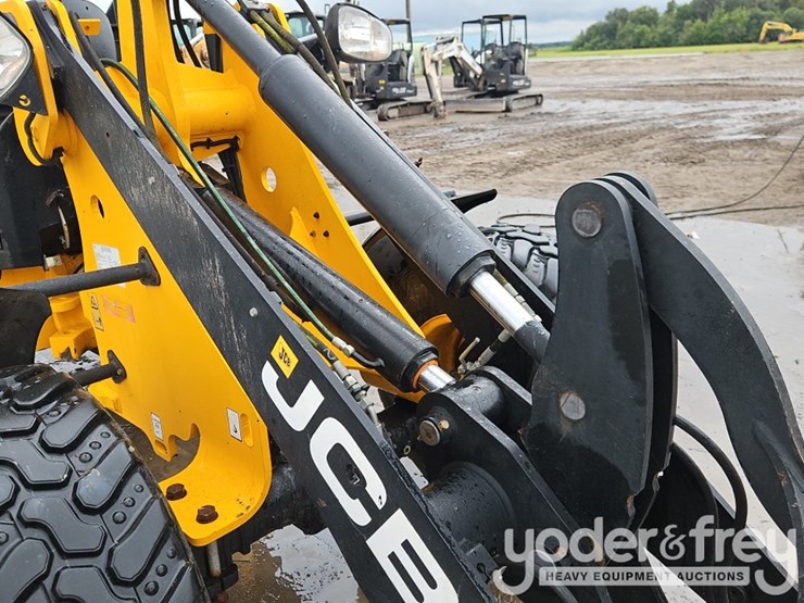 2012-jcb-406b-image-11