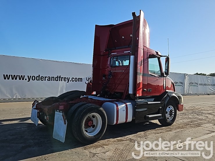 2015-volvo-vnl42t300-image-5