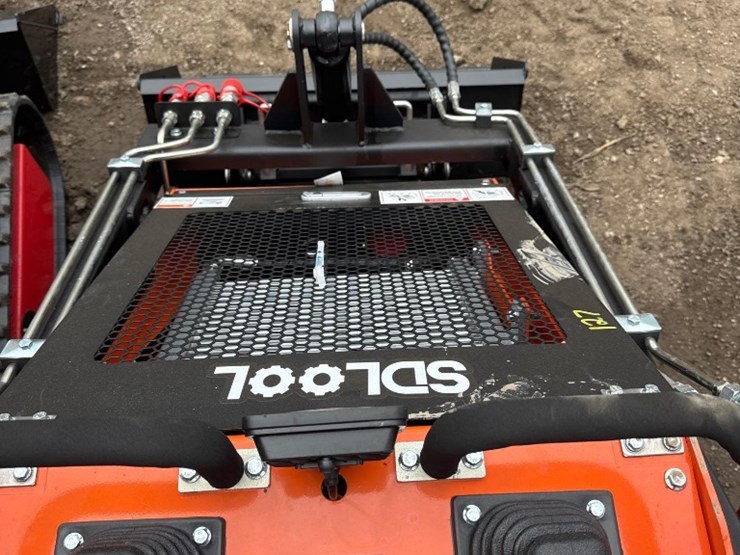 new-sdlool-co-mini-stand-on-skidloader-model-36c-image-3