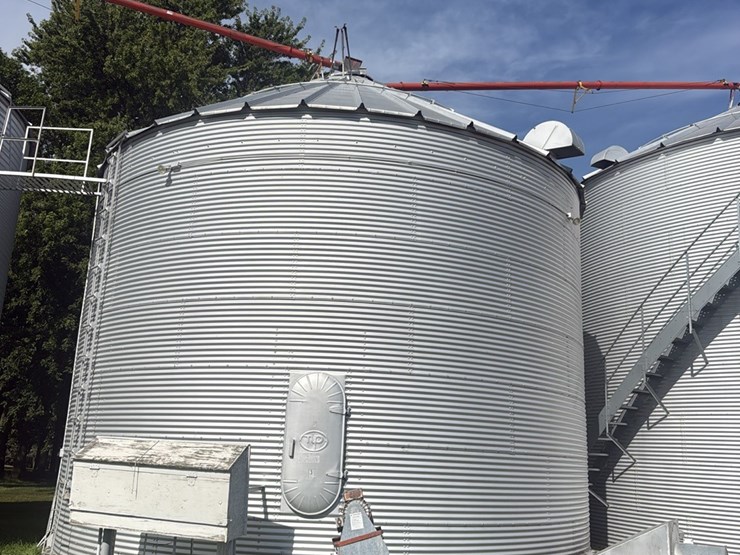 np-grain-bin,-27’-approx-10,000-bu,-full-floor,-unloading-auger,--seller-to-disconnect-power-to-bin,--buyer-responsible-for--removal,-sold-subject-to-seller-confirmation-image-1