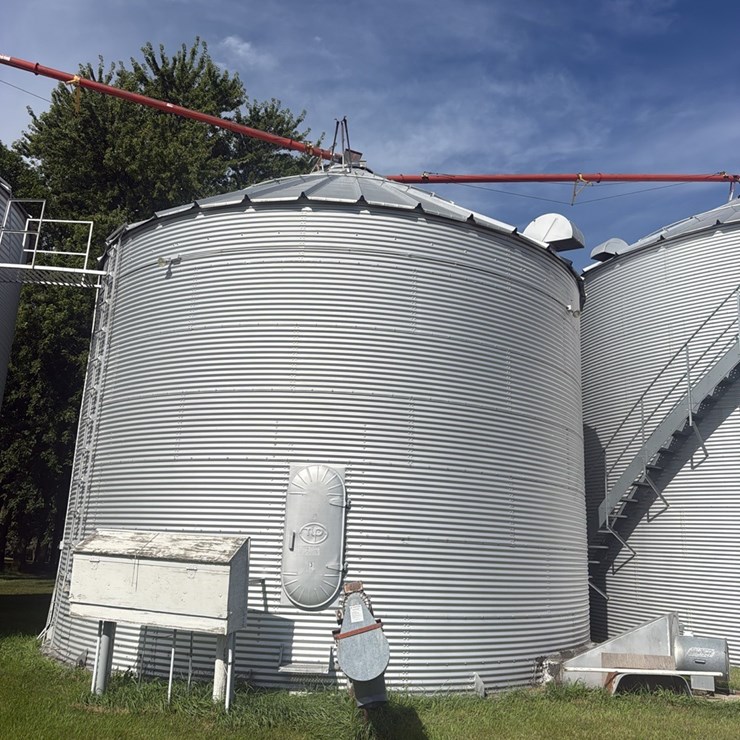 NP Grain Bin, 27’ Approx 10,000 Bu, Full Floor, Unloading Auger,  Seller to Disconnect Power to Bin,  Buyer Responsible for  Removal, Sold Subject to Seller Confirmation