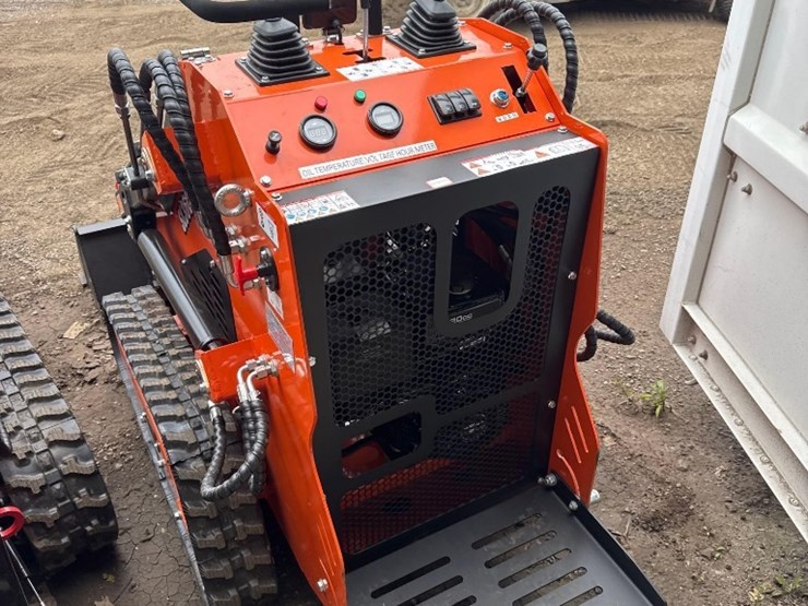 new-sdlool-co-mini-stand-on-skidloader-model-36c-image-5