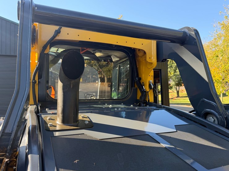 2021-deere-325g-image-24