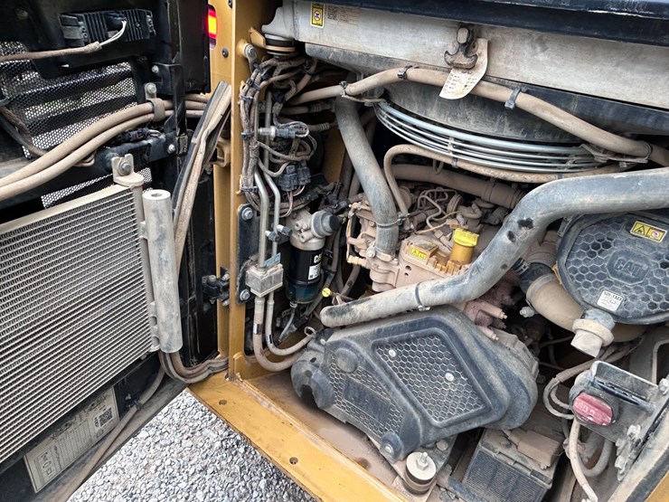 2025-caterpillar-255-image-24