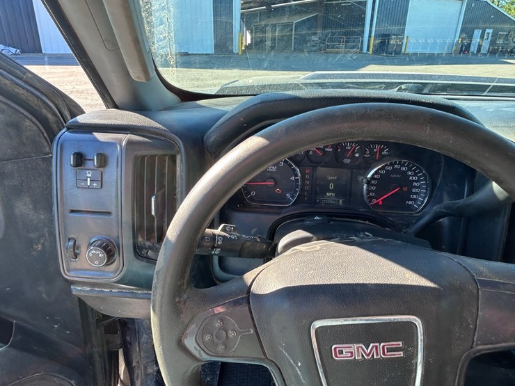 2017-gmc-3500-image-41