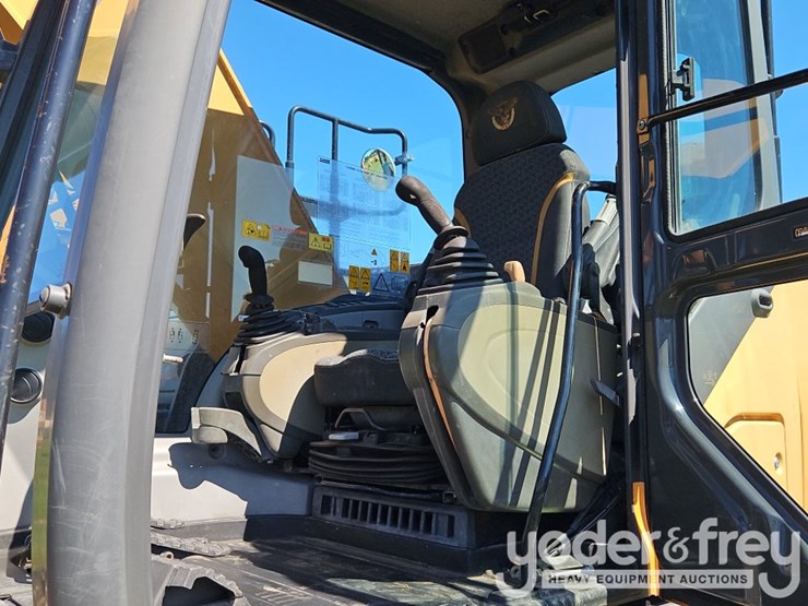 2018-case-cx250d-image-39