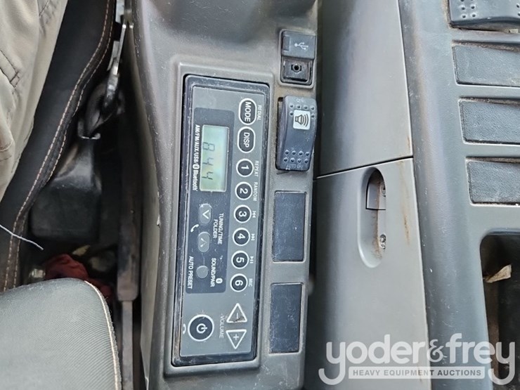 2017-case-cx350d-image-47